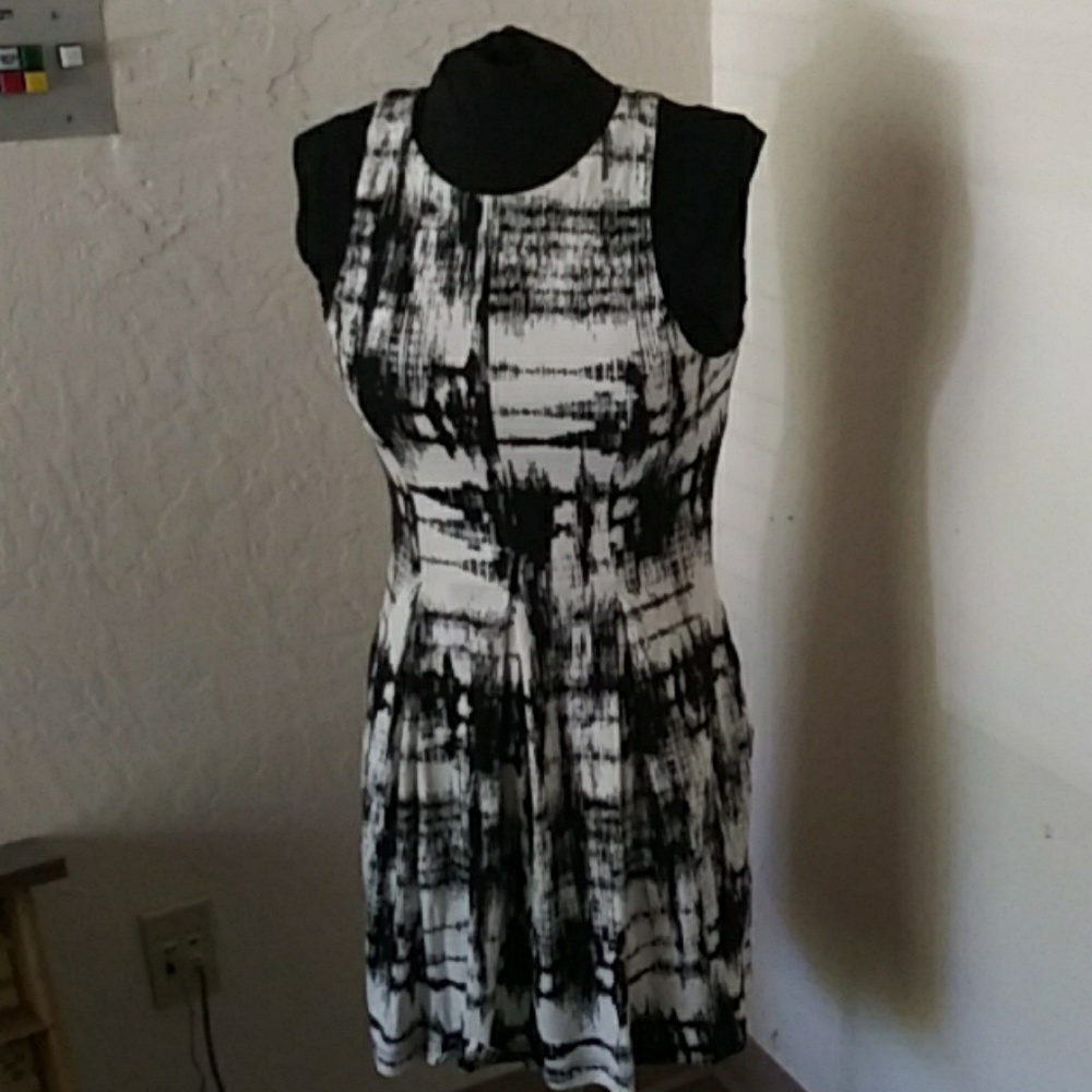 Tart soft and stretchy dress with sheer cap sleeve - Picture 6 of 6